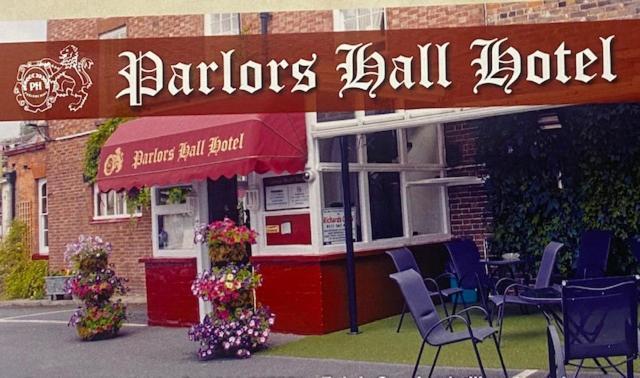 Parlors Hall Hotel Бриджнорс Экстерьер фото