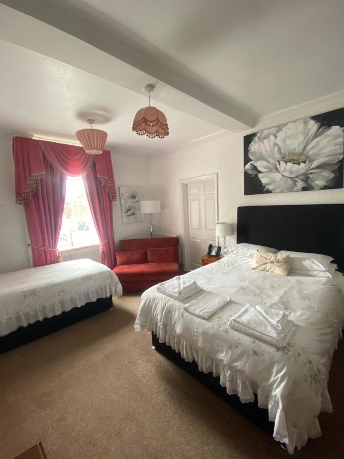 Parlors Hall Hotel Бриджнорс Экстерьер фото