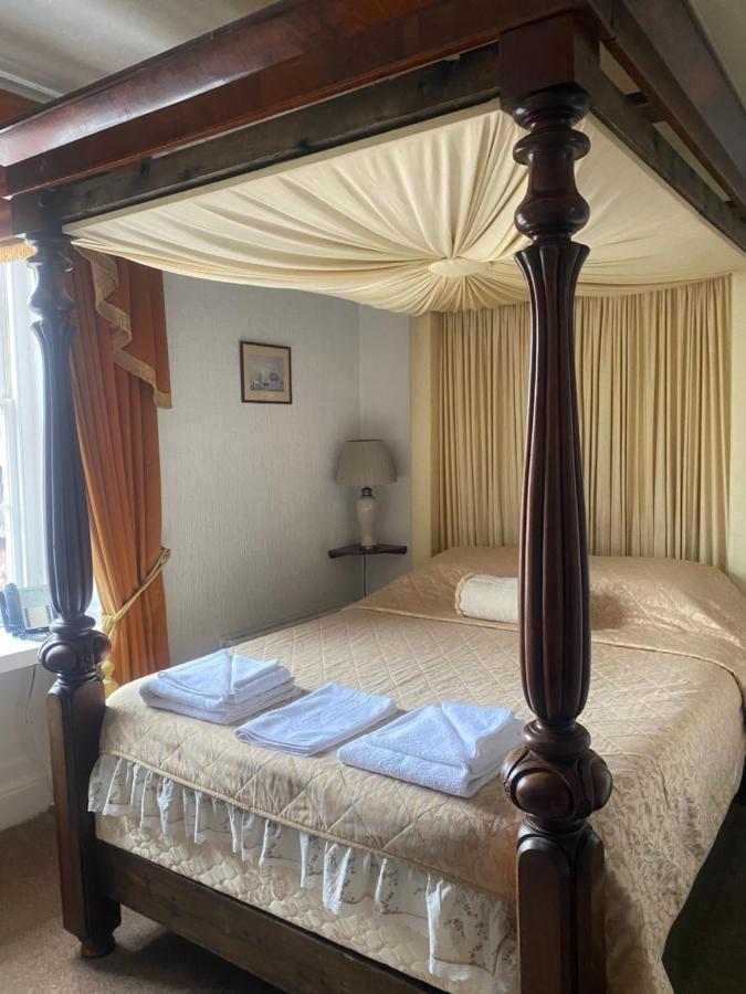 Parlors Hall Hotel Бриджнорс Экстерьер фото