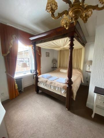 Parlors Hall Hotel Бриджнорс Экстерьер фото