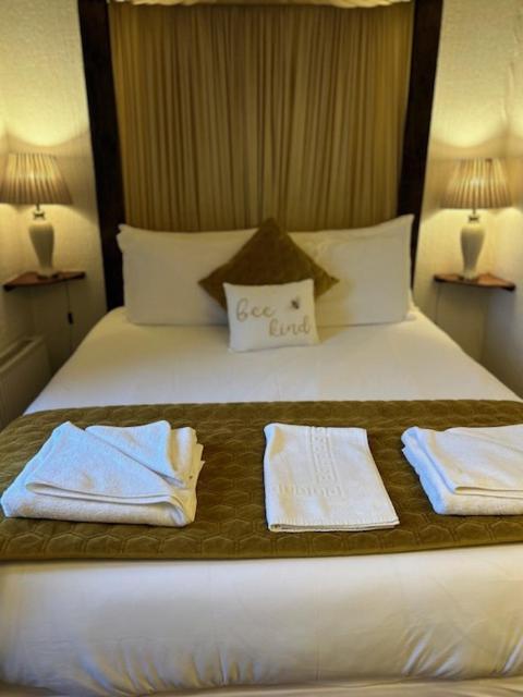 Parlors Hall Hotel Бриджнорс Экстерьер фото