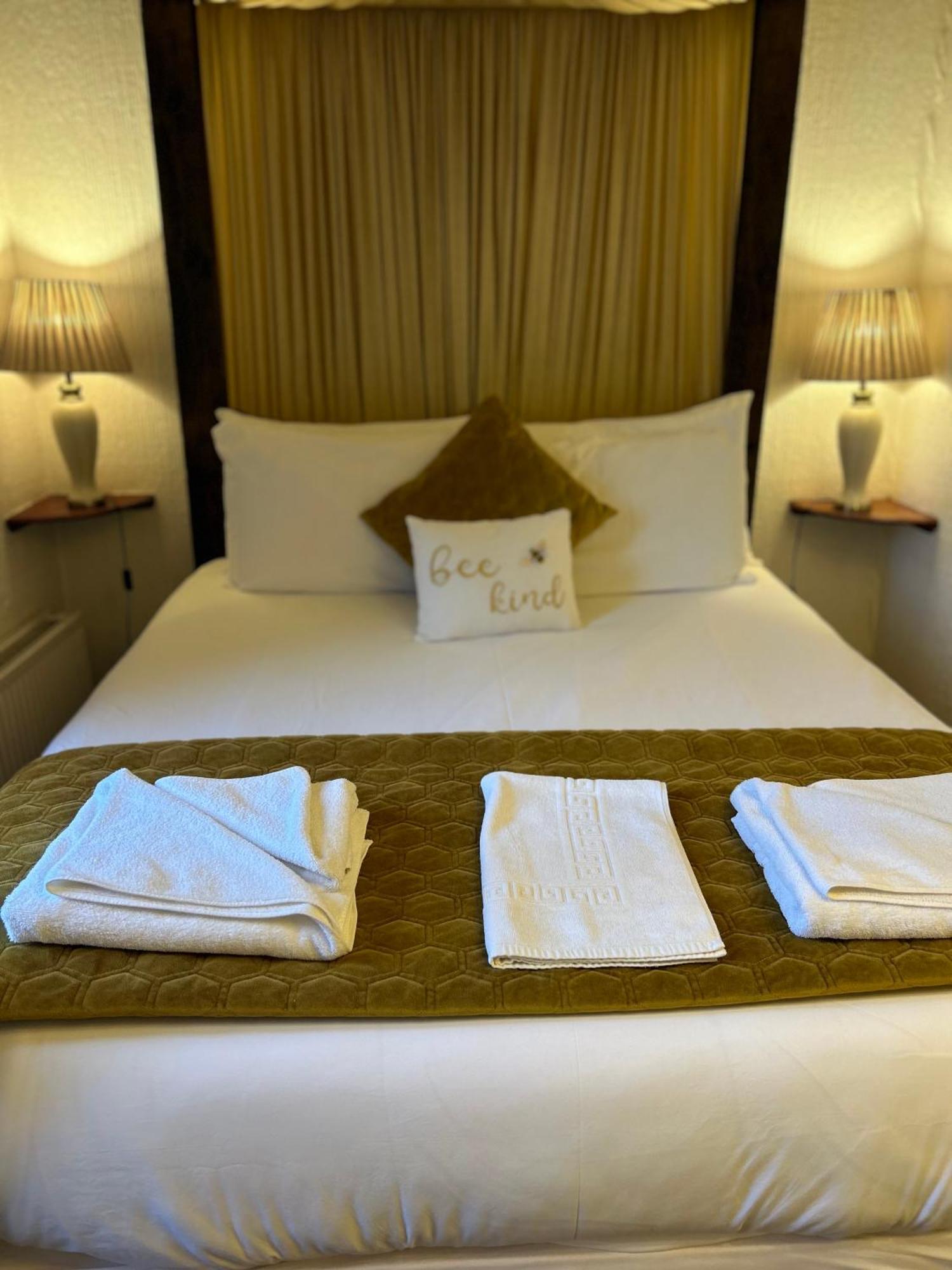 Parlors Hall Hotel Бриджнорс Экстерьер фото