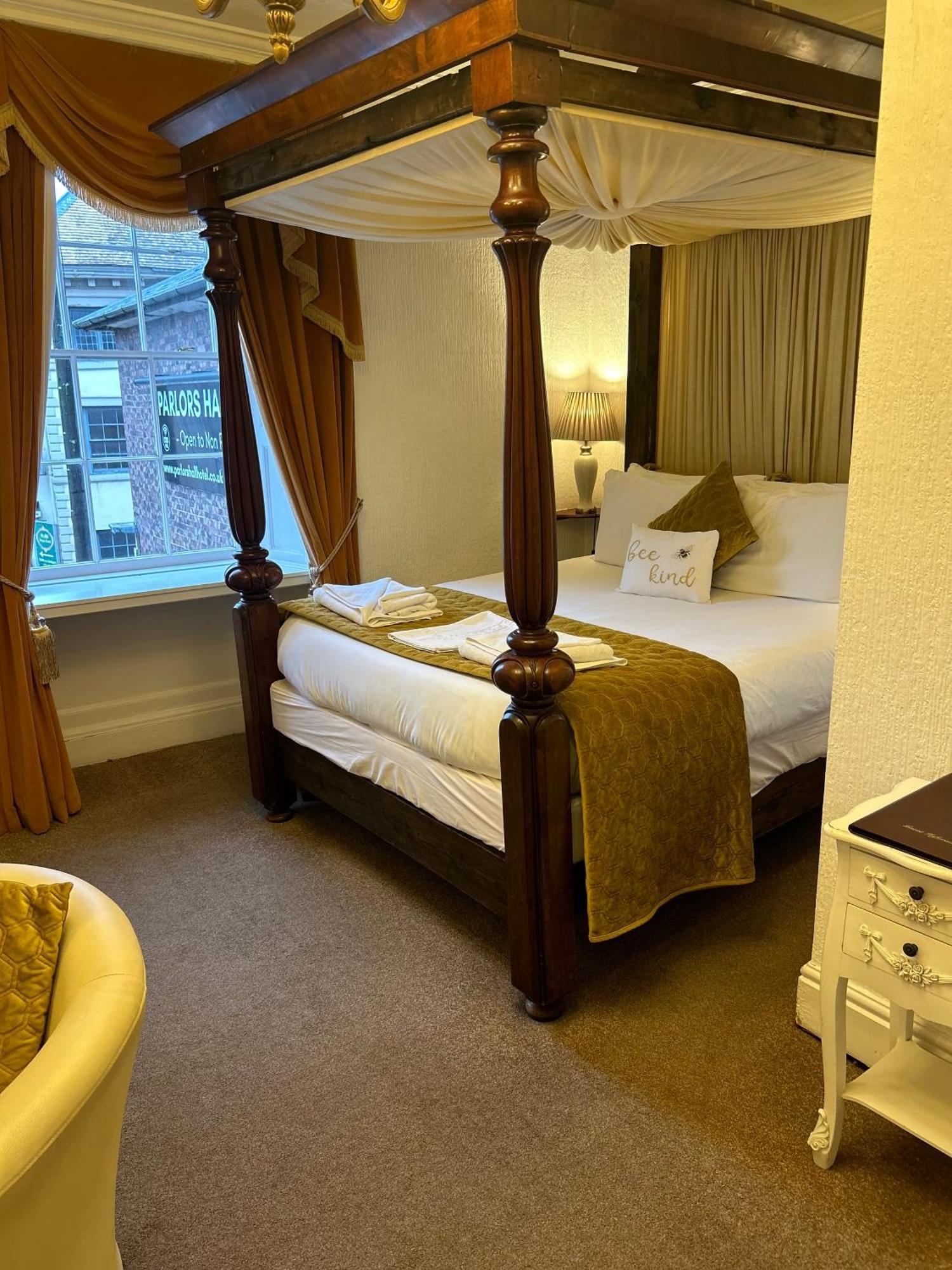 Parlors Hall Hotel Бриджнорс Экстерьер фото